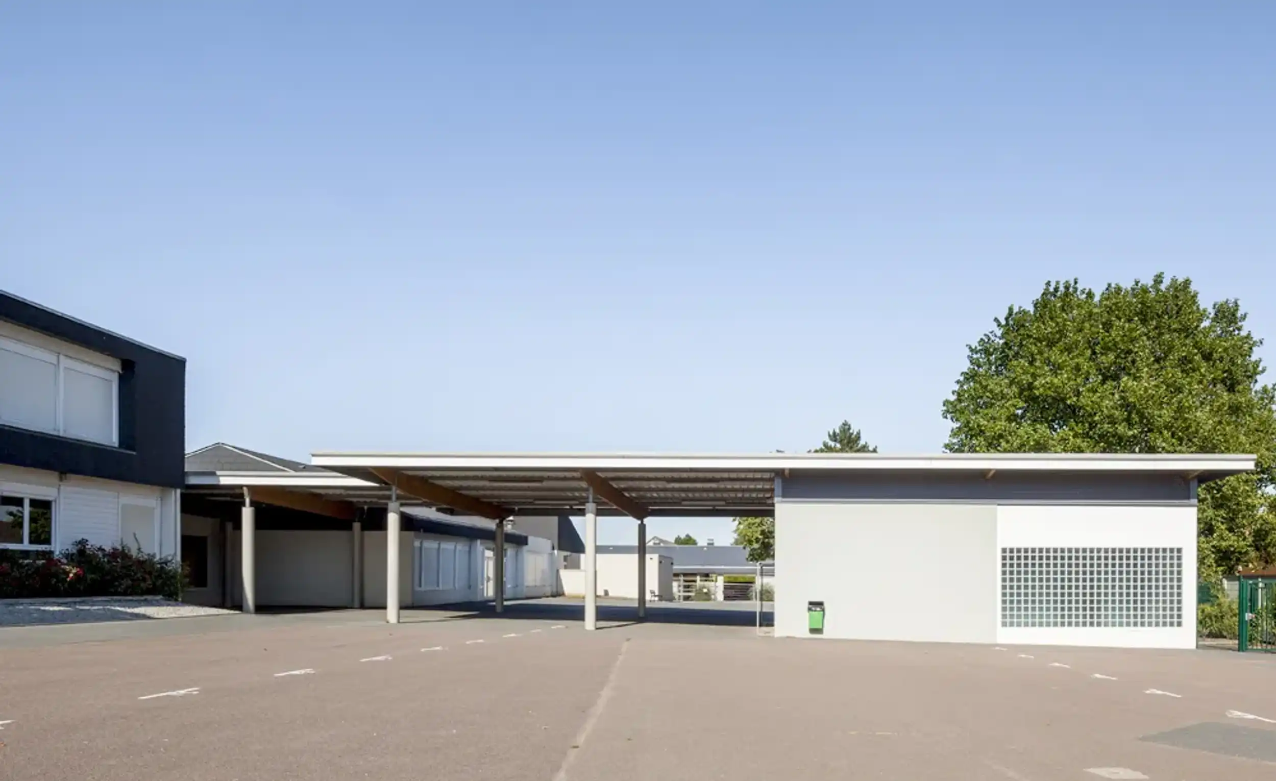 Cour de collège Évrecy
