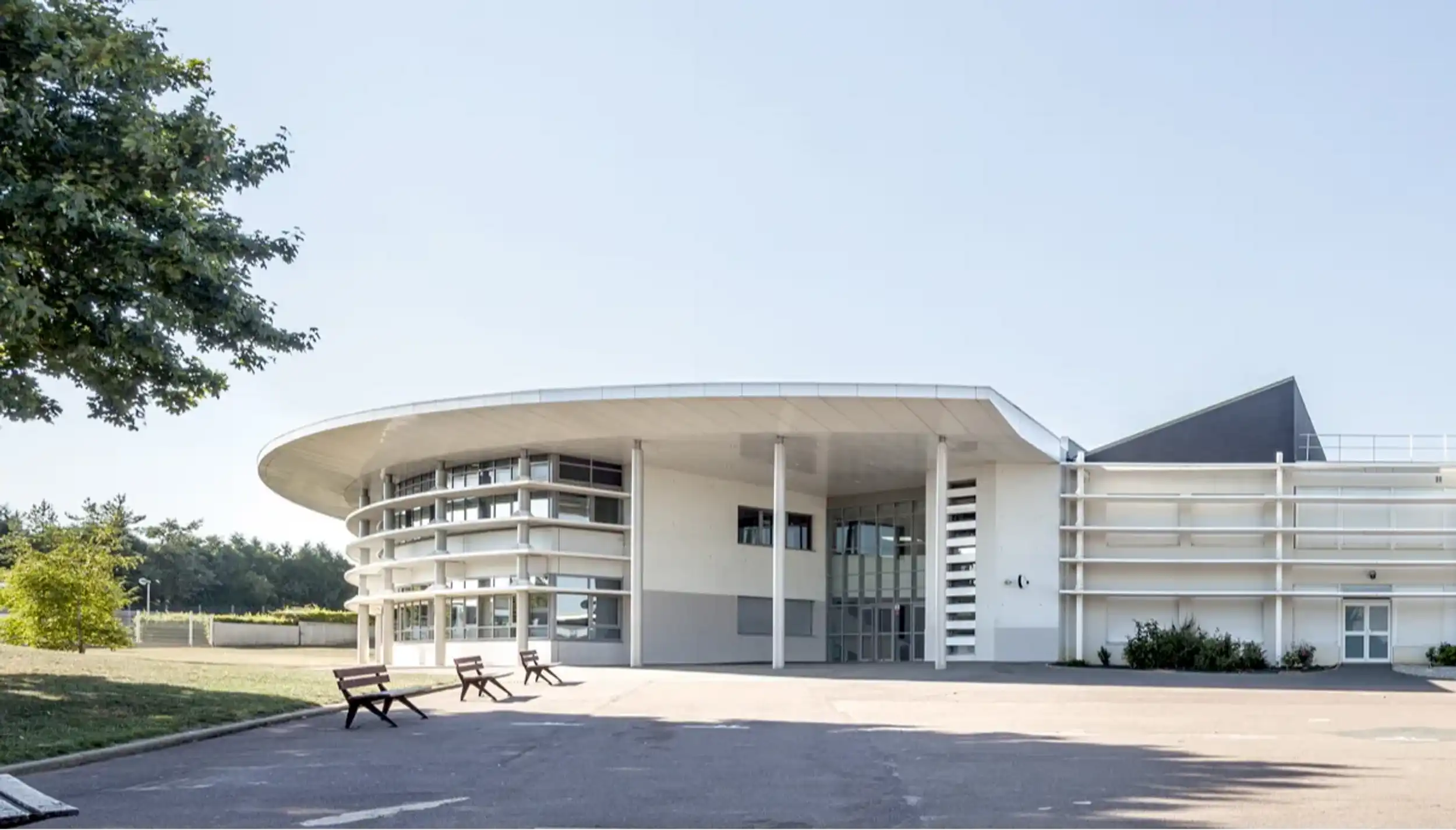 Cour du Collège Paul Verlaine à Évrecy