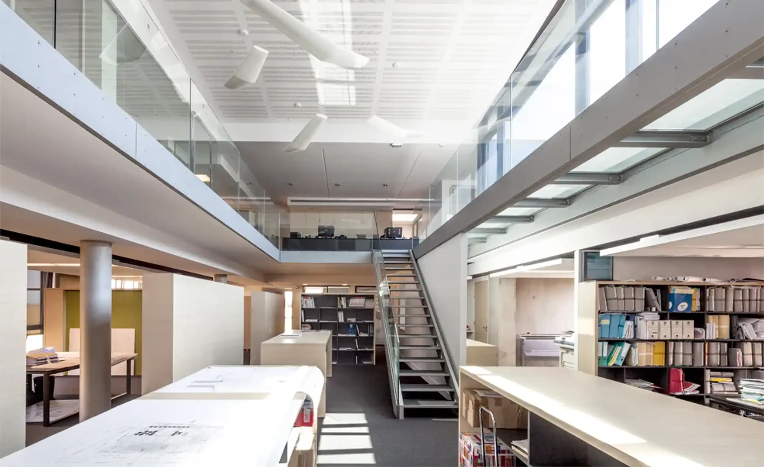 espace central double niveau DHD Architectes