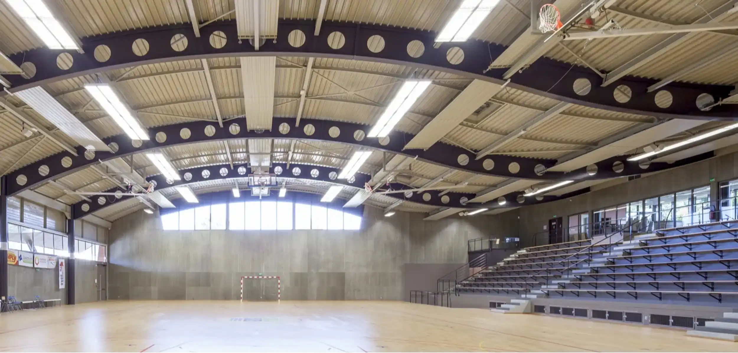 Espace multisports et tribunes Notre-Dame de Gravenchon