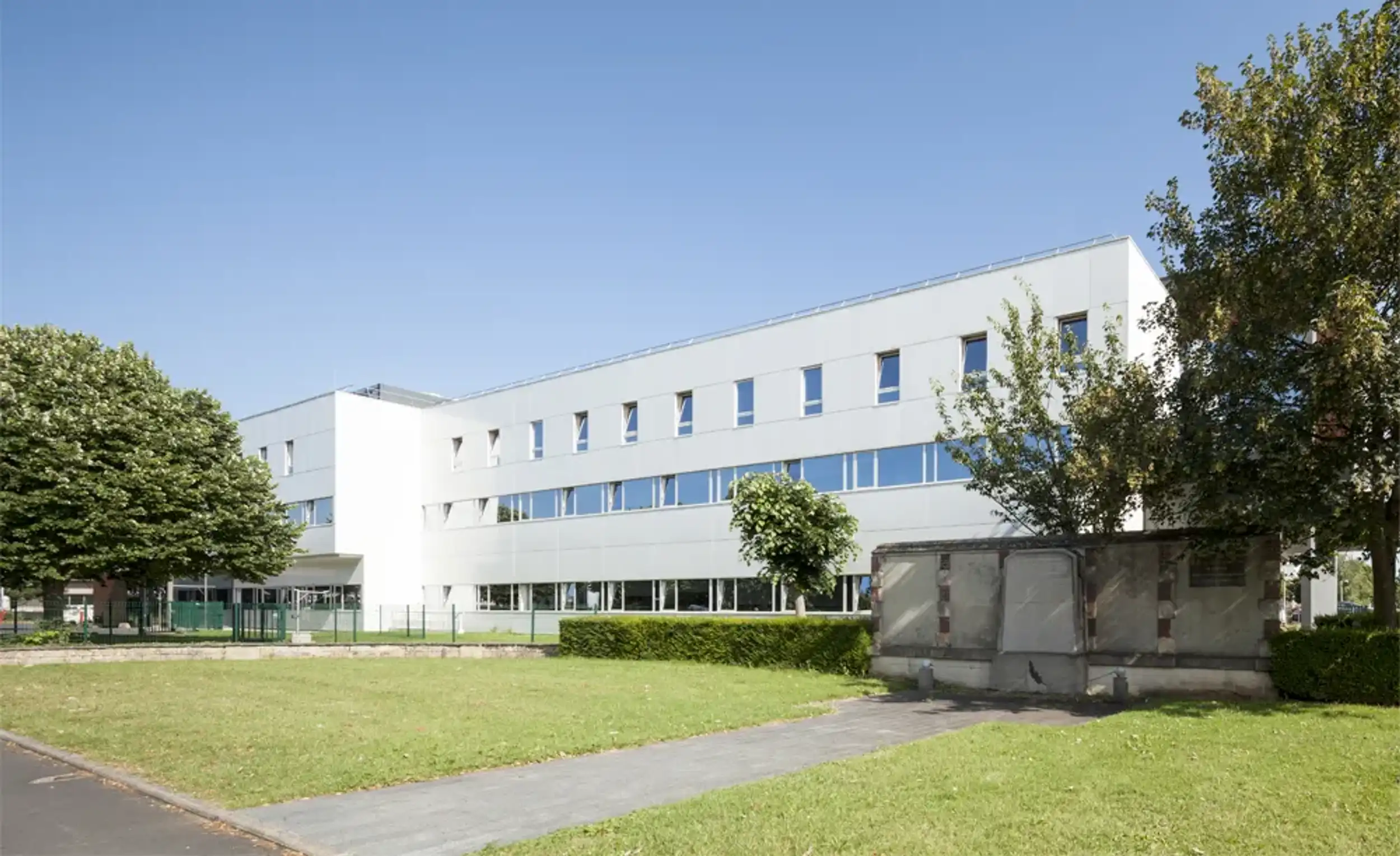Vue arrière Polyclinique du Parc 