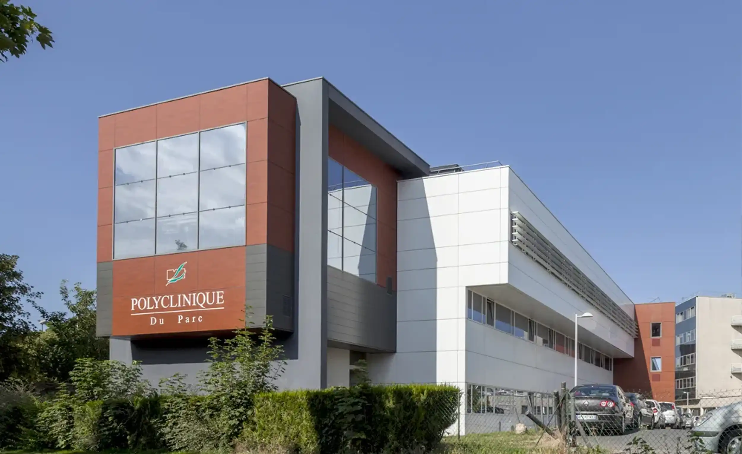 Façade de la maternité de la Polyclinique du Parc à Caen