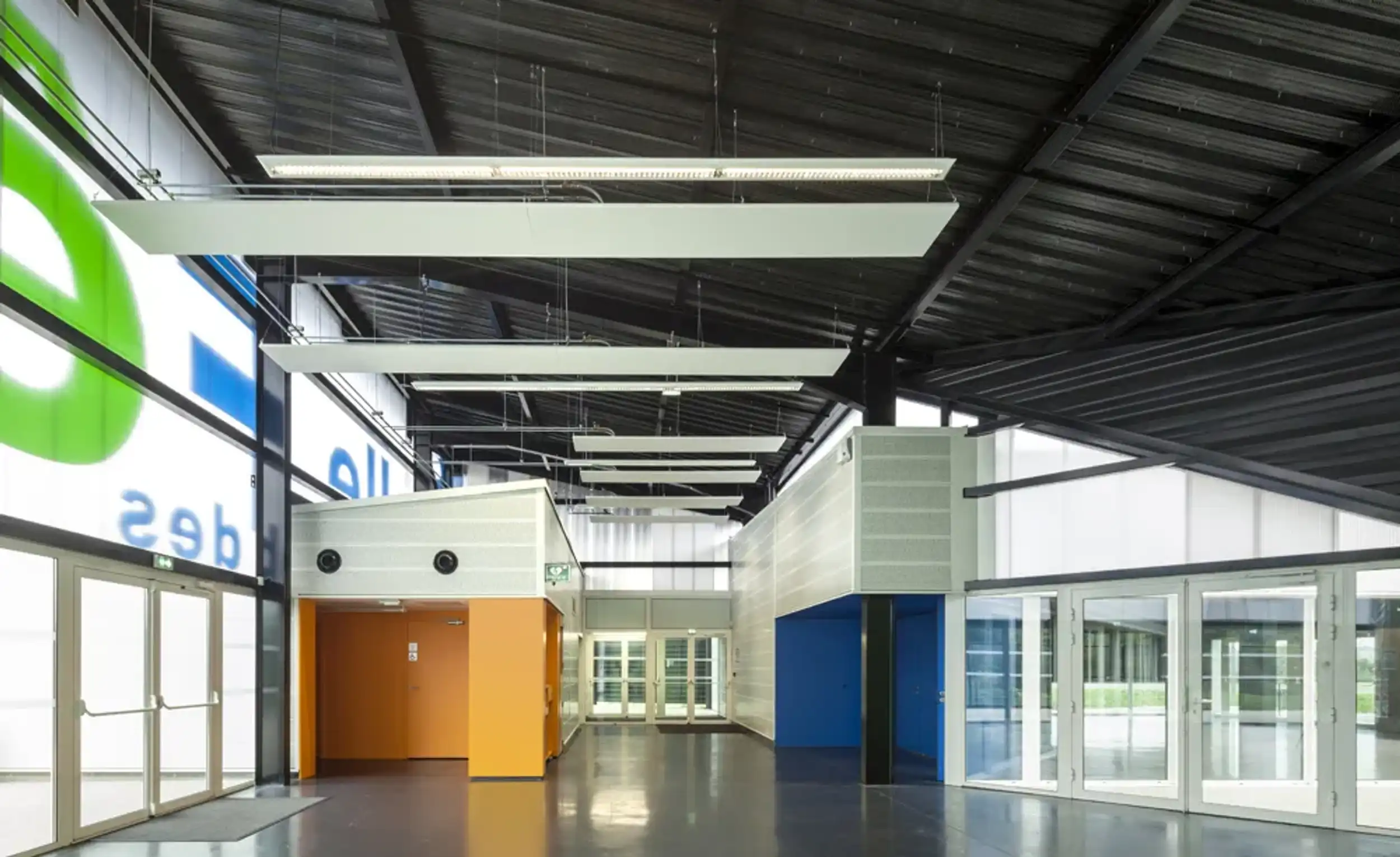 Hall intérieur de la salle des fêtes de Mondeville